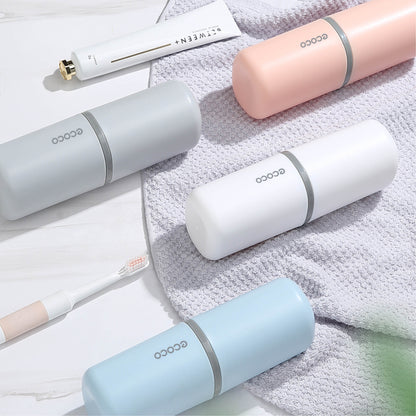 Přenosné pouzdro na zubní kartáčky a pastu