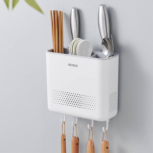 Nástěnný držák na příbory