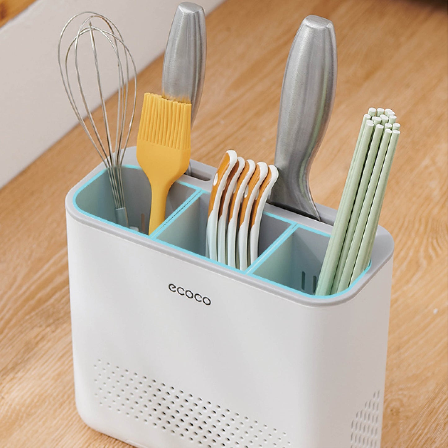 Nástěnný držák na příbory