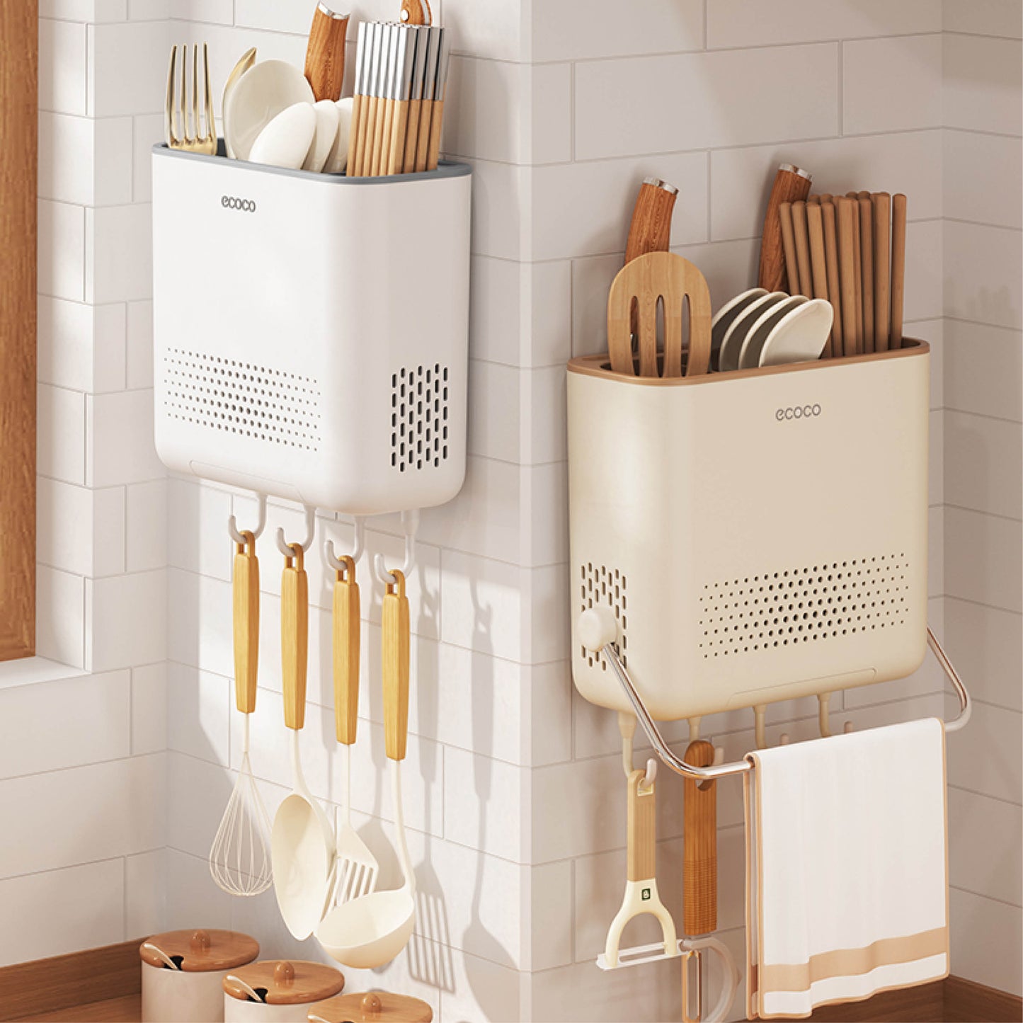 Nástěnný držák na příbory