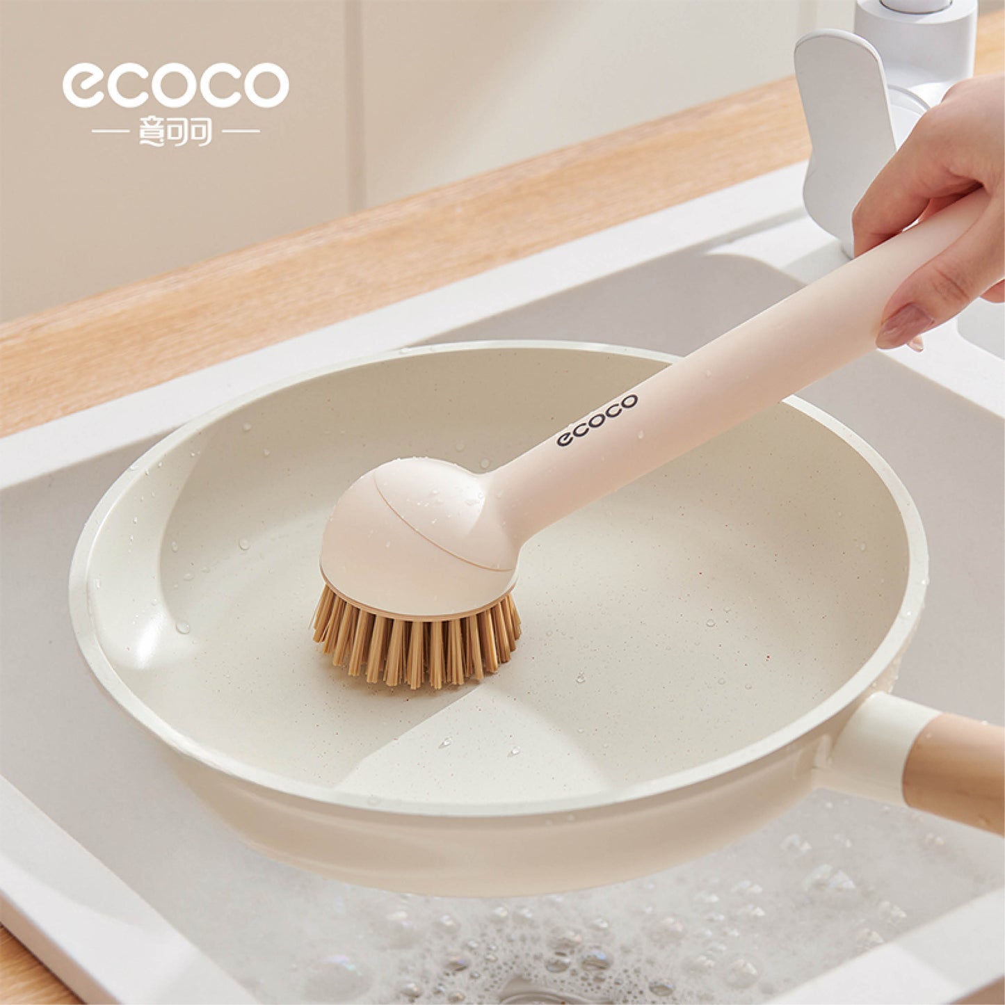 Sada dvou kartáčů na nádobí