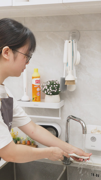 Nástěnný držák na příbory