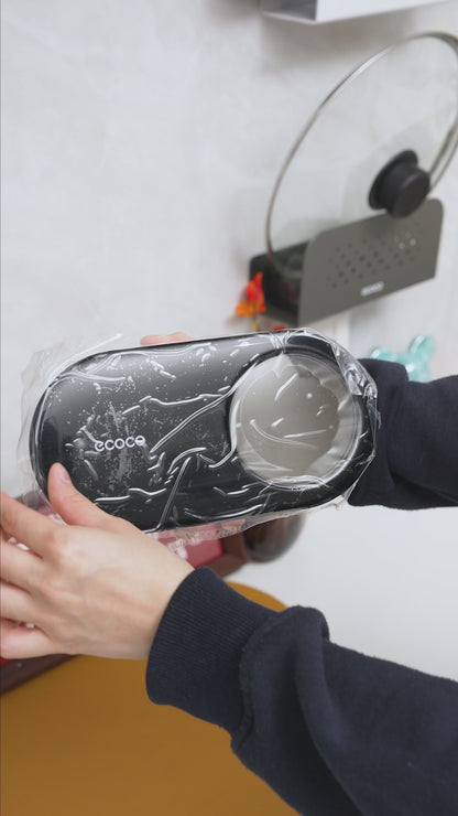 Výsuvný úložný box na zeď